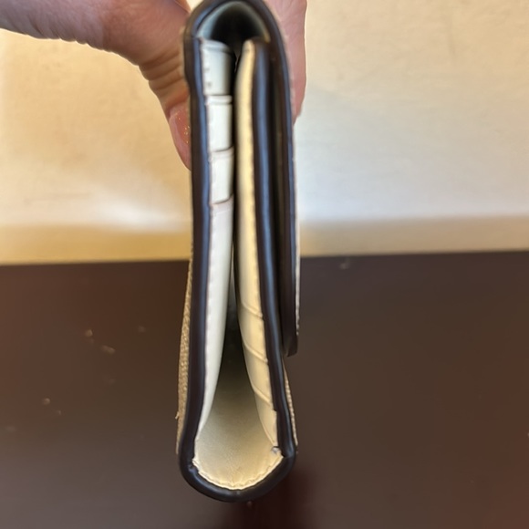 Coach white wallet. Good condition, coach and buggy icon! - Picture 8 of 9